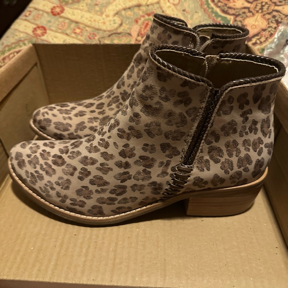 Matisse Booties - Picture 2 of 5